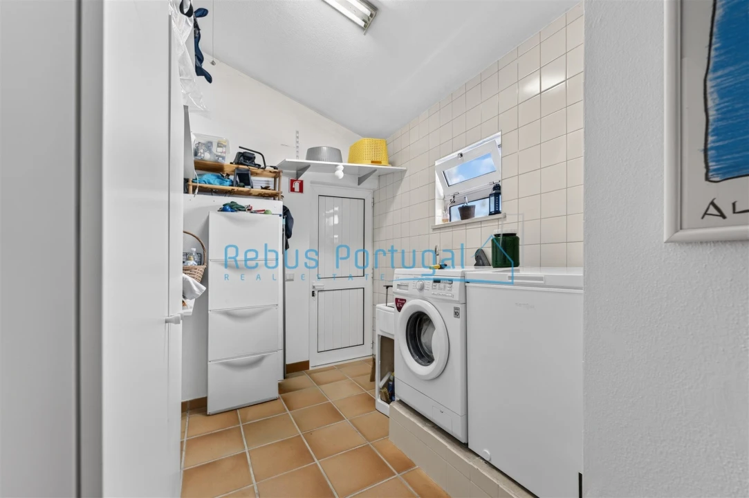 Moradia T4 para Venda em Santa Barbara de Nexe Foto 28