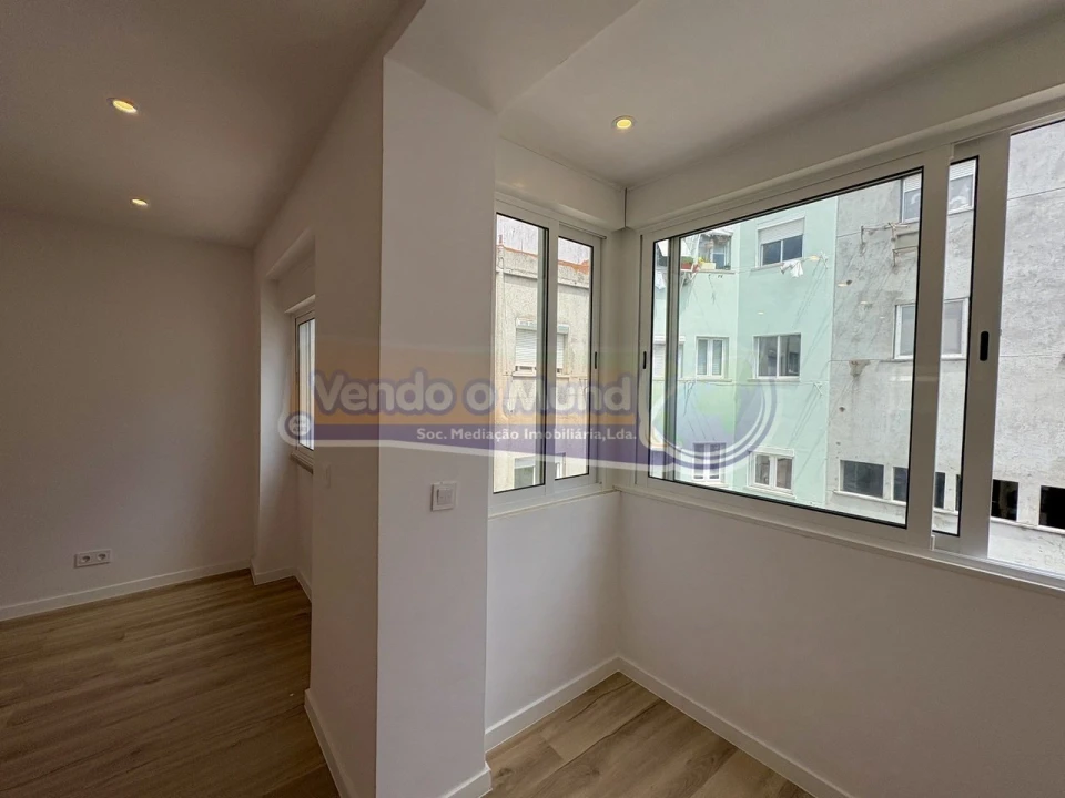 Apartamento T2 para Venda em Queluz e Belas Foto 5