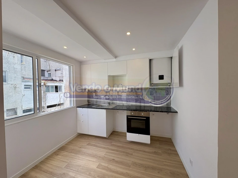 Apartamento T2 para Venda em Queluz e Belas Foto 4