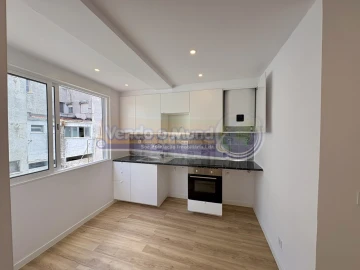 Apartamento T2 para Venda em Queluz e Belas