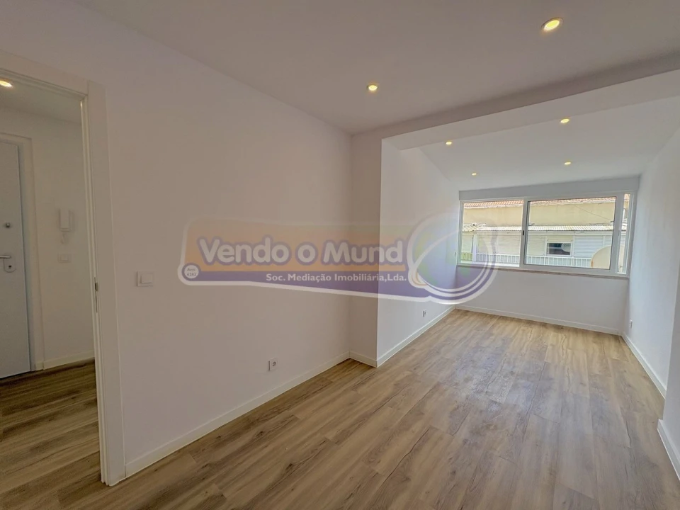 Apartamento T2 para Venda em Queluz e Belas Foto 12