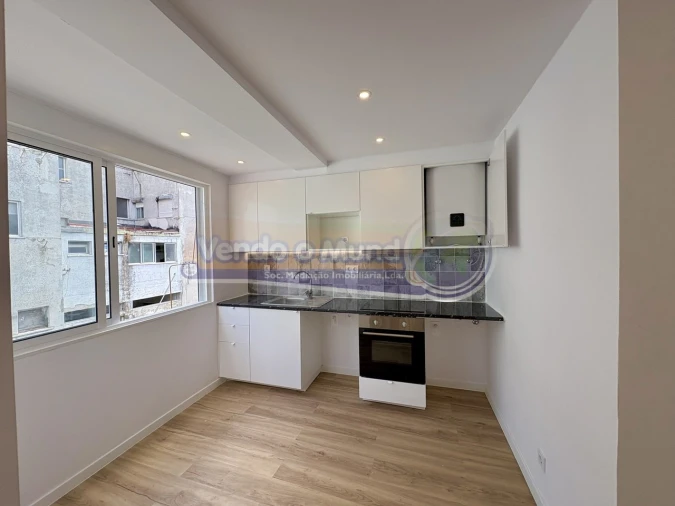 Apartamento T2 para Venda em Queluz e Belas Foto 4
