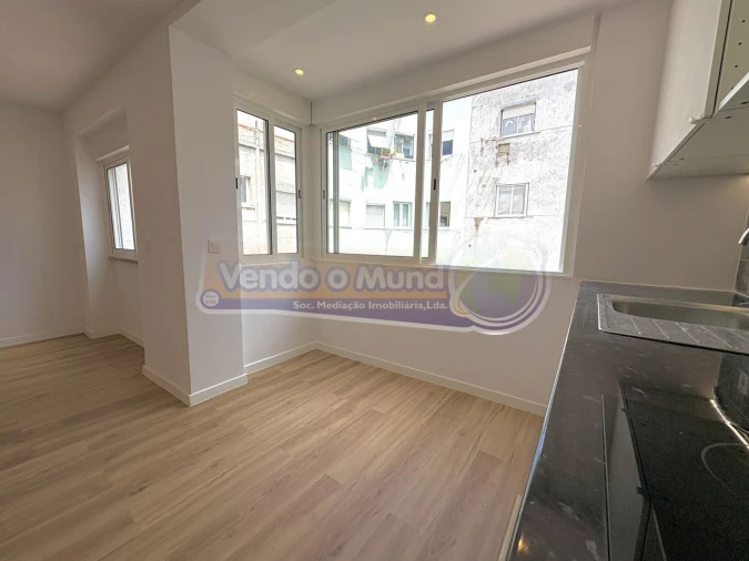 Apartamento T2 para Venda em Queluz e Belas Foto 3
