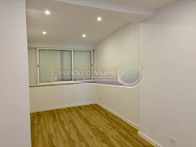 Apartamento T2 para Venda em Queluz e Belas Foto 14