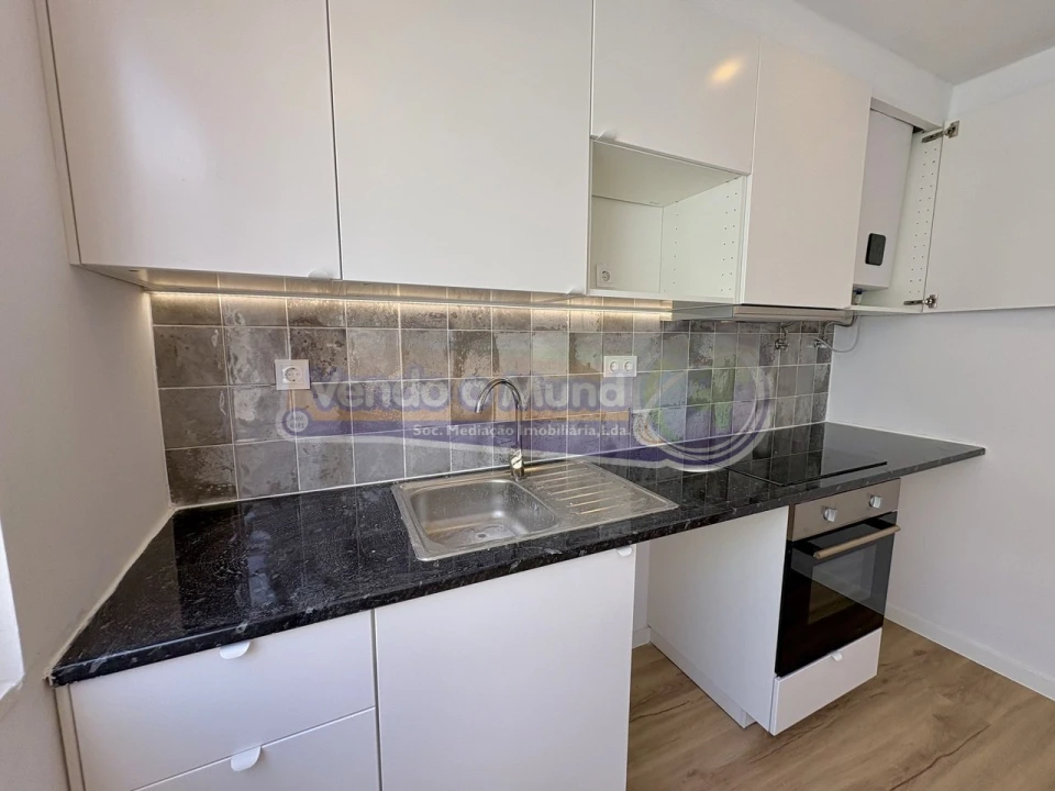 Apartamento T2 para Venda em Queluz e Belas Foto 6