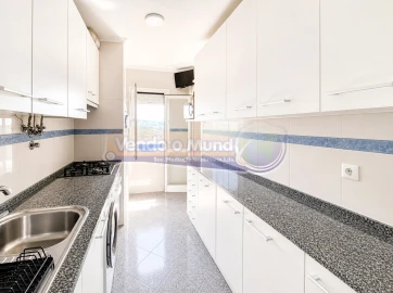 Apartamento T4 para Venda em Santo António dos Cavaleiros e Frielas