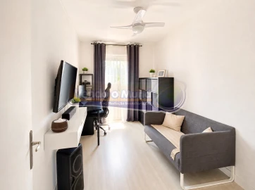Apartamento T4 para Venda em Santo António dos Cavaleiros e Frielas