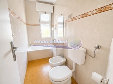 Apartamento T4 para Venda em Santo António dos Cavaleiros e Frielas
