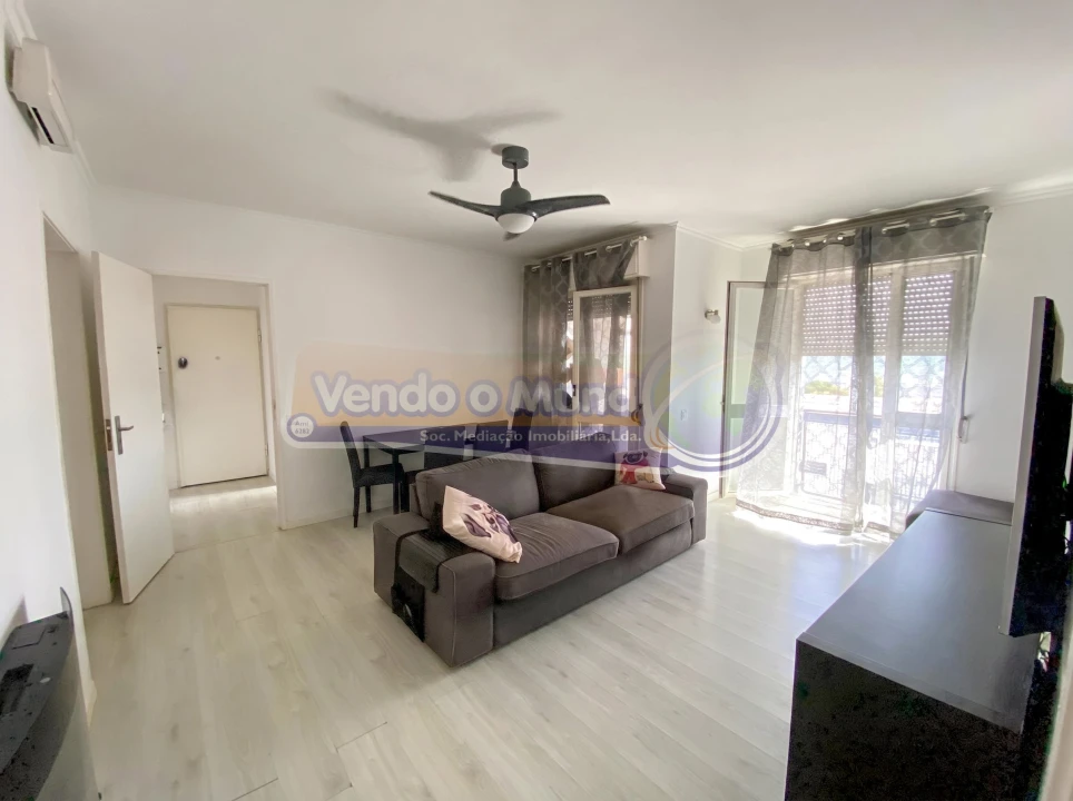 Apartamento T4 para Venda em Santo António dos Cavaleiros e Frielas Foto 3