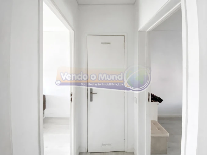 Apartamento T4 para Venda em Santo António dos Cavaleiros e Frielas Foto 9