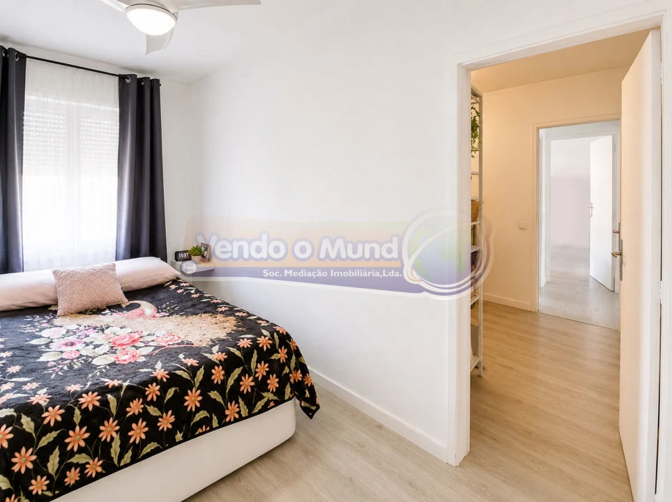 Apartamento T4 para Venda em Santo António dos Cavaleiros e Frielas Foto 11