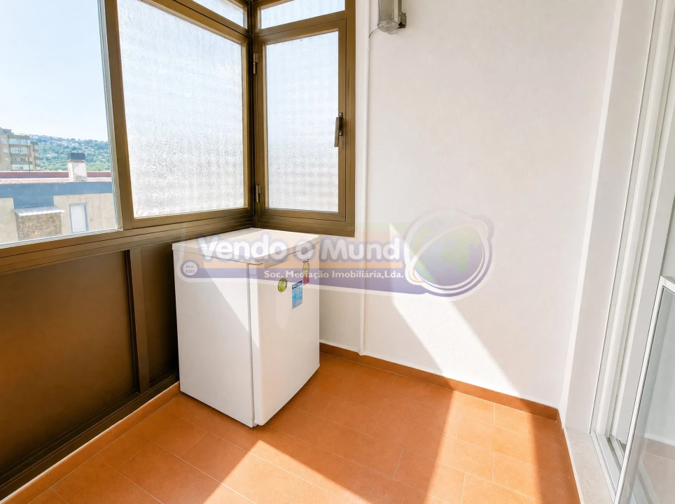 Apartamento T4 para Venda em Santo António dos Cavaleiros e Frielas Foto 8