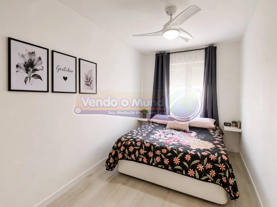 Apartamento T4 para Venda em Santo António dos Cavaleiros e Frielas Foto 10