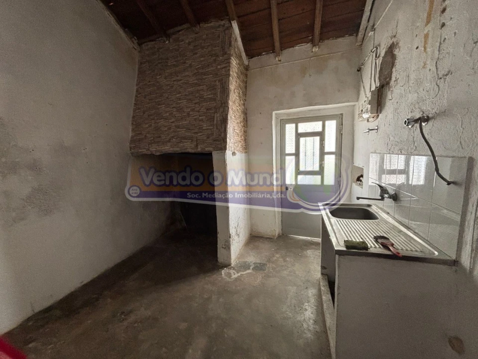 Moradia T2 para Venda em Mora Foto 3