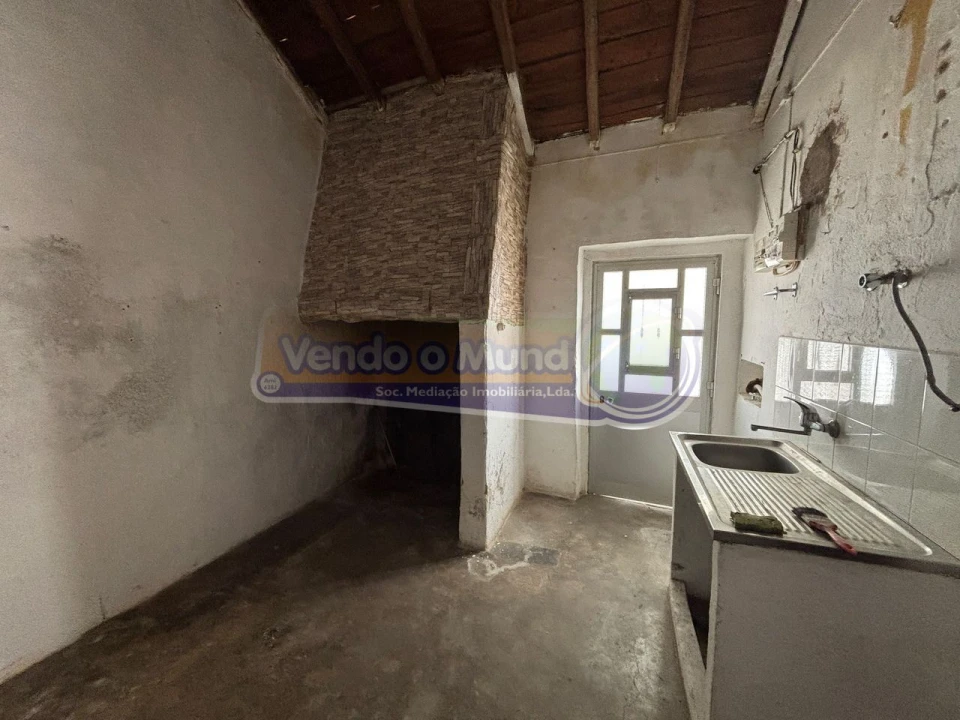 Moradia T2 para Venda em Mora Foto 4