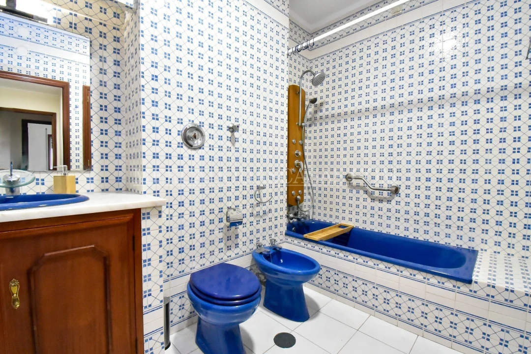 Apartamento T5 para Venda em Espinho Foto 12