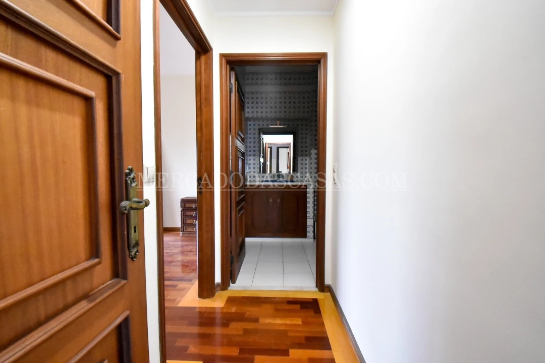 Apartamento T5 para Venda em Espinho Foto 4