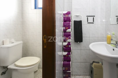 Terreno Comércio / Armazém para Venda em Baguim do Monte (Rio Tinto)