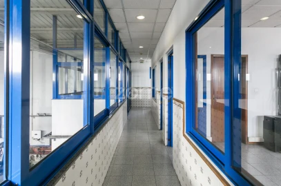 Terreno Comércio / Armazém para Venda em Baguim do Monte (Rio Tinto)