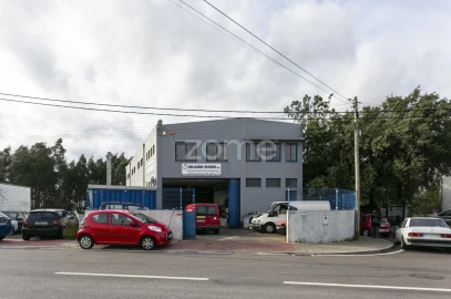 Terreno Comércio / Armazém para Venda em Baguim do Monte (Rio Tinto)