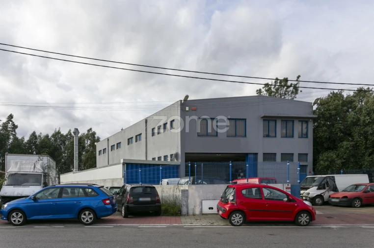 Terreno Comércio / Armazém para Venda em Baguim do Monte (Rio Tinto) Foto 2