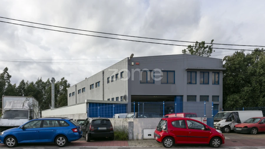 Terreno Comércio / Armazém para Venda em Baguim do Monte (Rio Tinto)