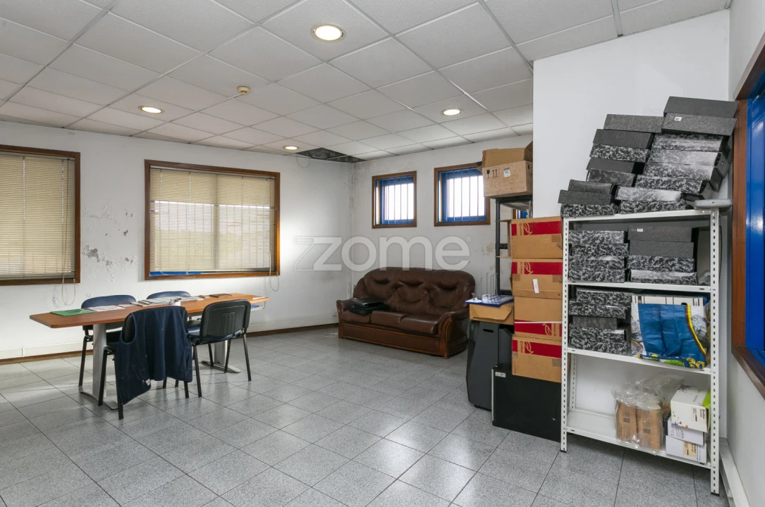 Terreno Comércio / Armazém para Venda em Baguim do Monte (Rio Tinto) Foto 24