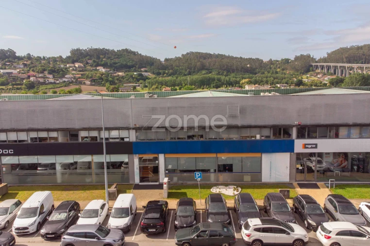 Terreno Comércio / Armazém para Venda em Sequeira Foto 2