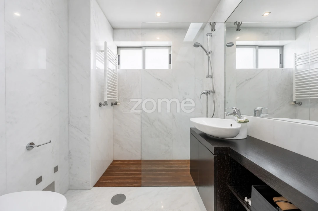 Apartamento T4 para Venda em Lordelo do Ouro e Massarelos Foto 31