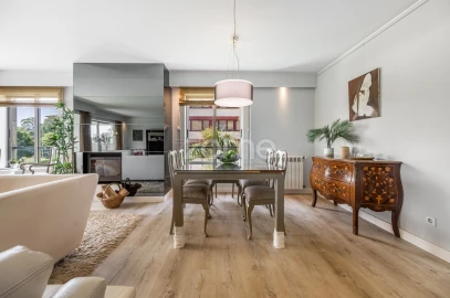 Apartamento T4 para Venda em Lordelo do Ouro e Massarelos