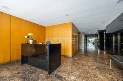 Apartamento T4 para Venda em Lordelo do Ouro e Massarelos