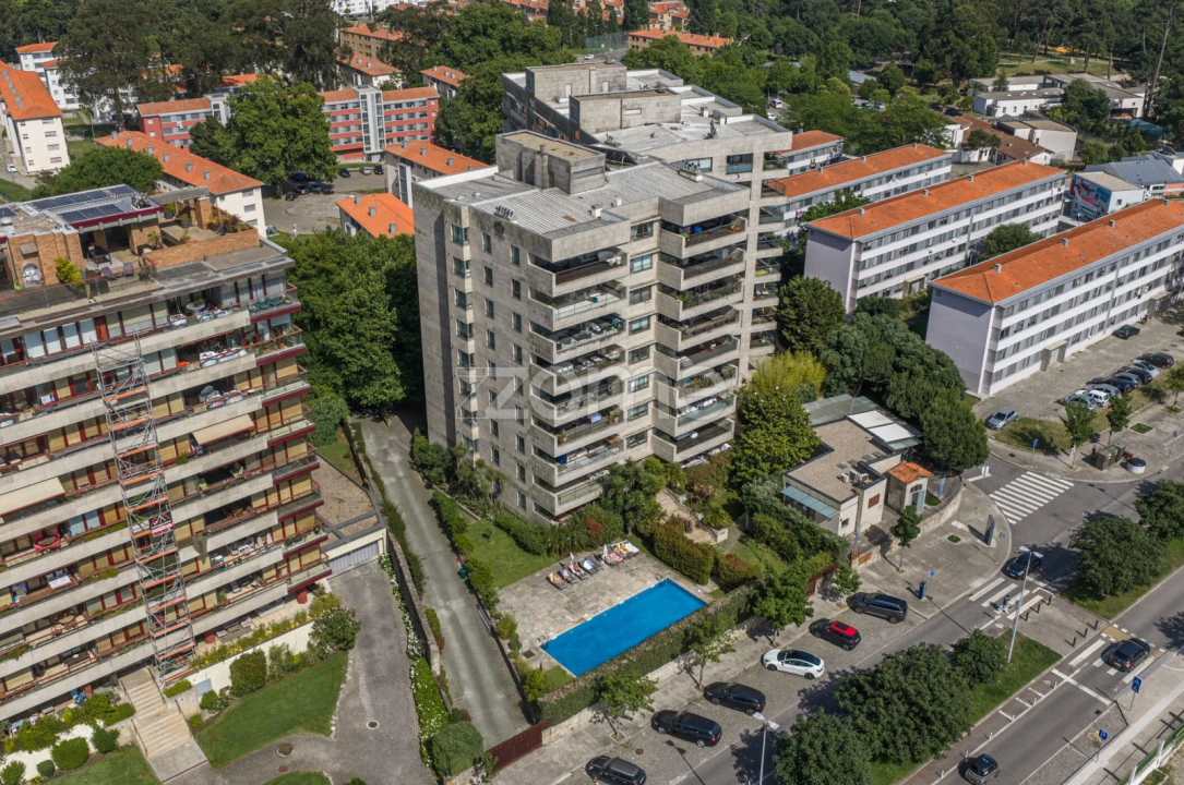 Apartamento T4 para Venda em Lordelo do Ouro e Massarelos Foto 2