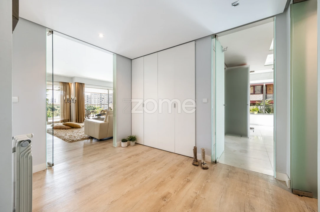 Apartamento T4 para Venda em Lordelo do Ouro e Massarelos Foto 7