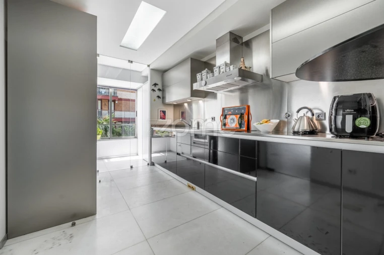 Apartamento T4 para Venda em Lordelo do Ouro e Massarelos Foto 16