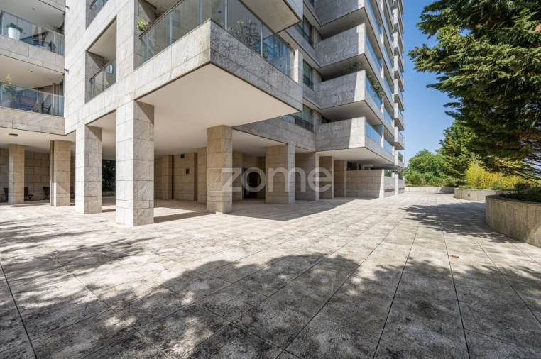 Apartamento T4 para Venda em Lordelo do Ouro e Massarelos Foto 37