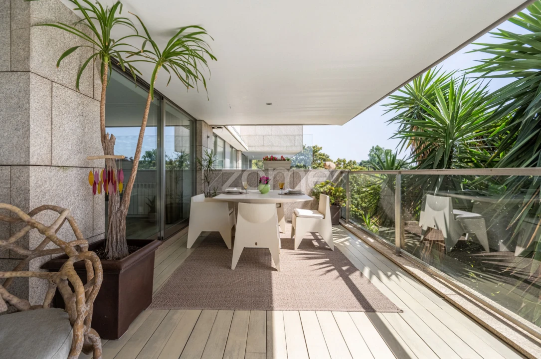 Apartamento T4 para Venda em Lordelo do Ouro e Massarelos Foto 12