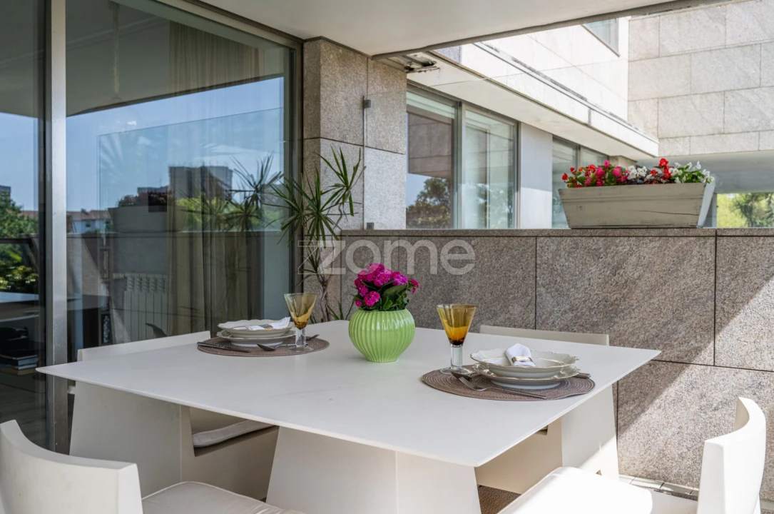 Apartamento T4 para Venda em Lordelo do Ouro e Massarelos Foto 14