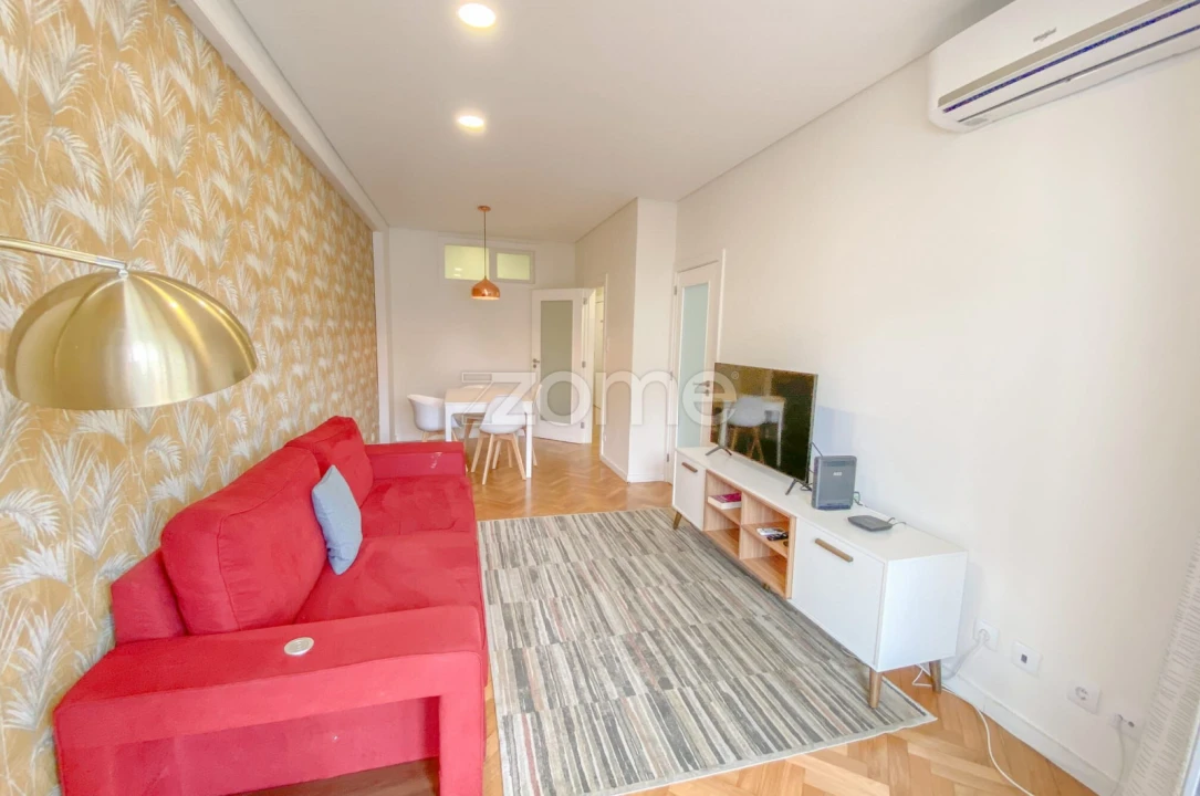 Apartamento T3 para Venda em Cedofeita, Santo Ildefonso, Sé, Miragaia, São Nicolau e Vitória Foto 2