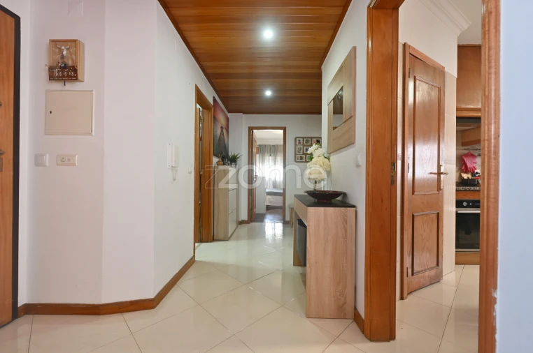 Apartamento T3 para Venda em Algueirão-Mem Martins Foto 2