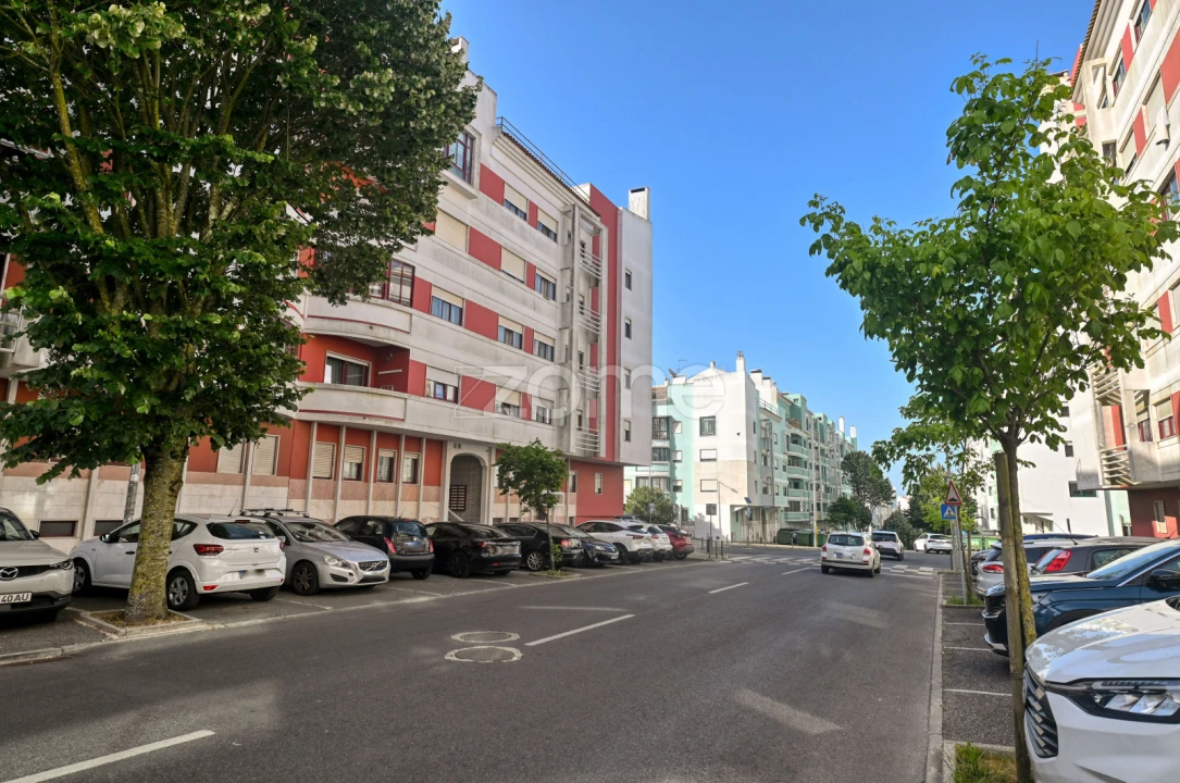 Apartamento T3 para Venda em Algueirão-Mem Martins Foto 24