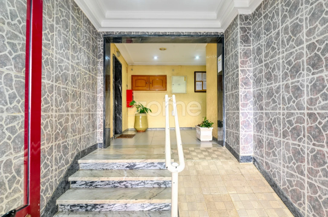 Apartamento T3 para Venda em Algueirão-Mem Martins Foto 17