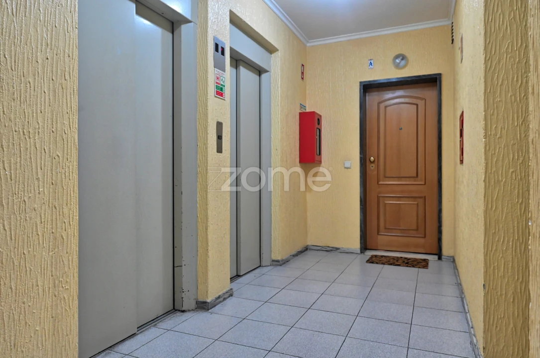Apartamento T3 para Venda em Algueirão-Mem Martins Foto 18