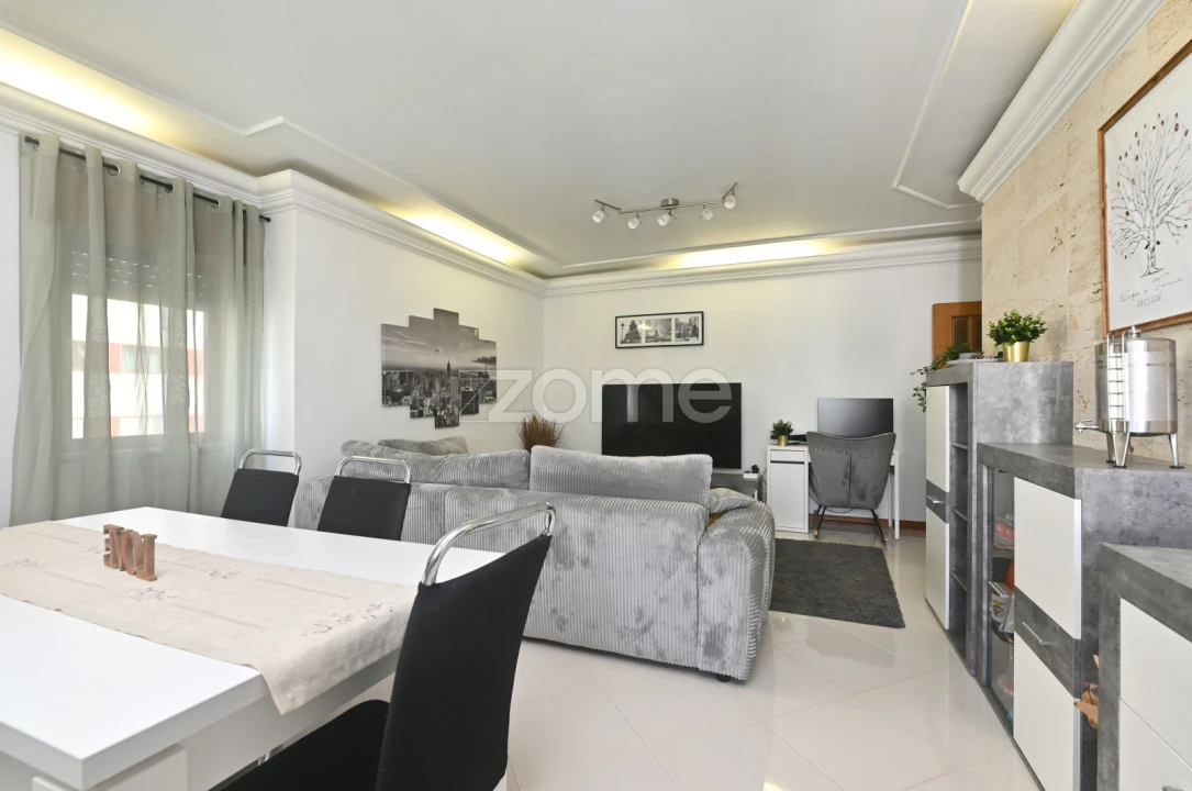 Apartamento T3 para Venda em Algueirão-Mem Martins Foto 1