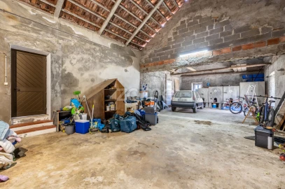 Moradia T2 para Venda em Gondemaria e Olival