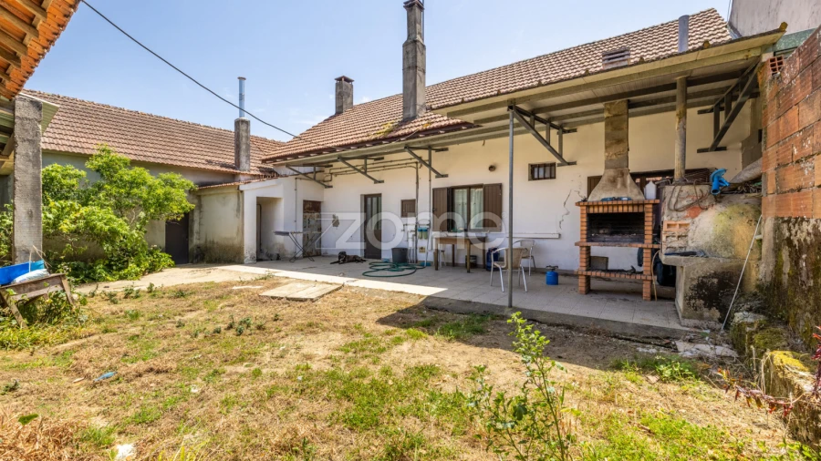 Moradia T2 para Venda em Gondemaria e Olival