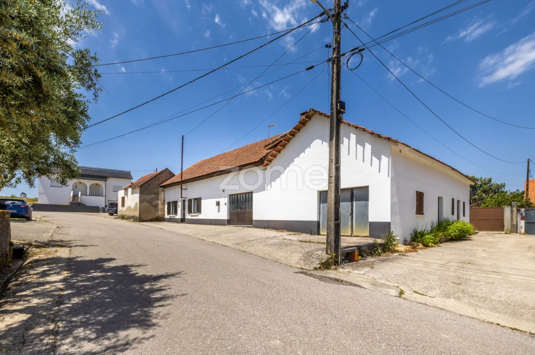Moradia T2 para Venda em Gondemaria e Olival Foto 2
