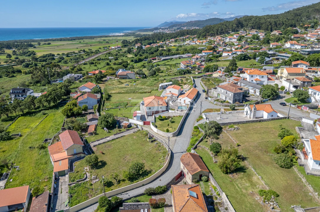 Moradia T4 para Venda em Carreço Foto 38