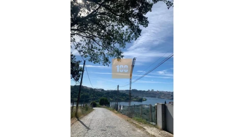 Terreno para Venda em Gondomar (São Cosme), Valbom e Jovim