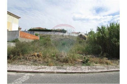 Terreno para Venda em Carregado e Cadafais