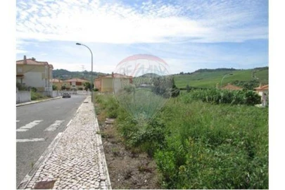 Terreno para Venda em Carregado e Cadafais